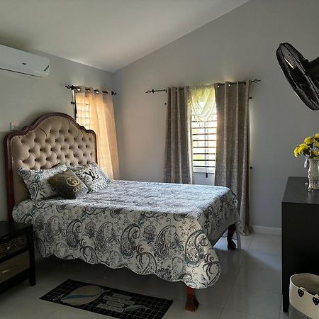 New 2Bdr Topical Getaway In Gated Community Bed & Breakfast Old Harbour Ngoại thất bức ảnh