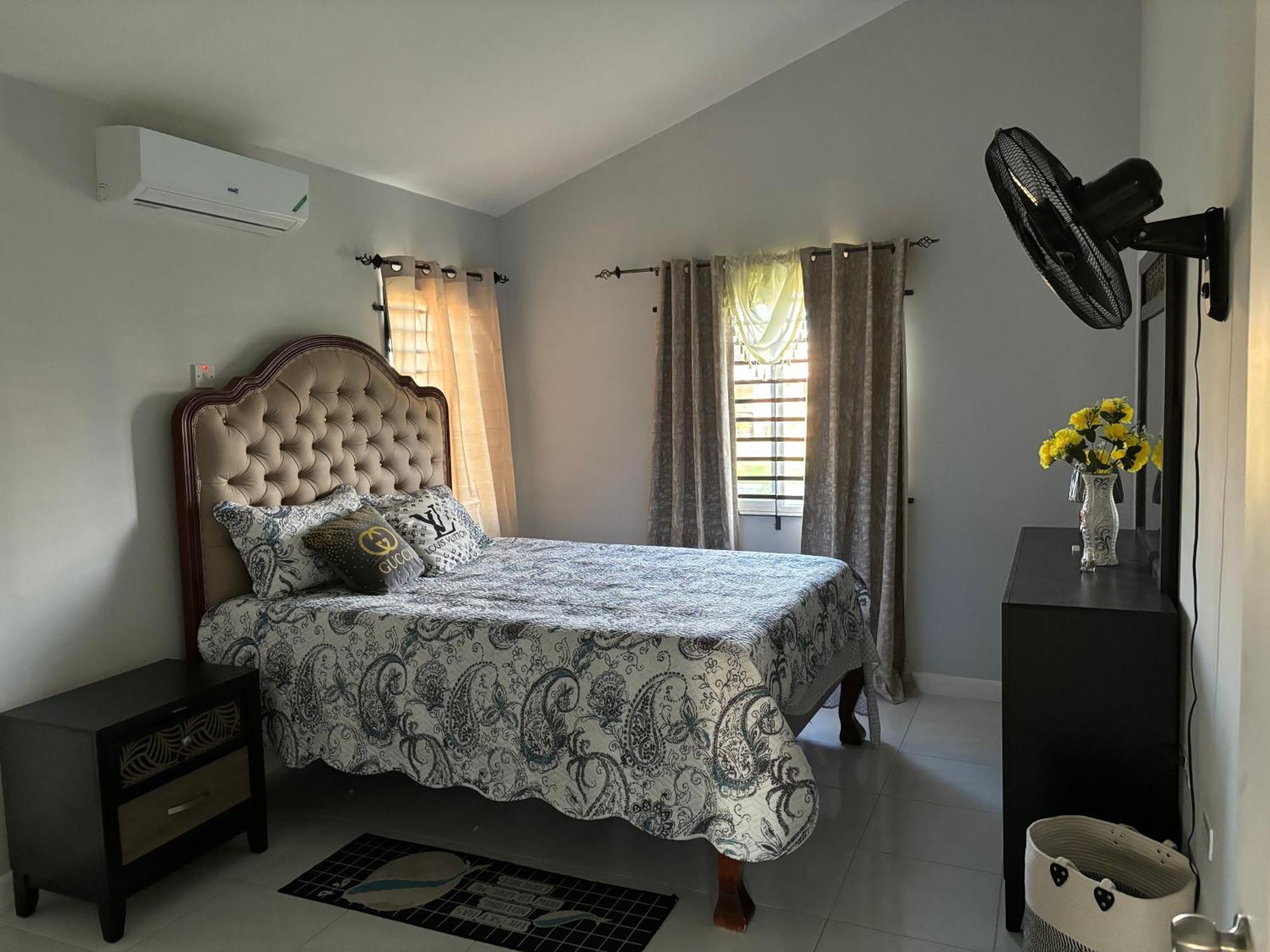 New 2Bdr Topical Getaway In Gated Community Bed & Breakfast Old Harbour Ngoại thất bức ảnh