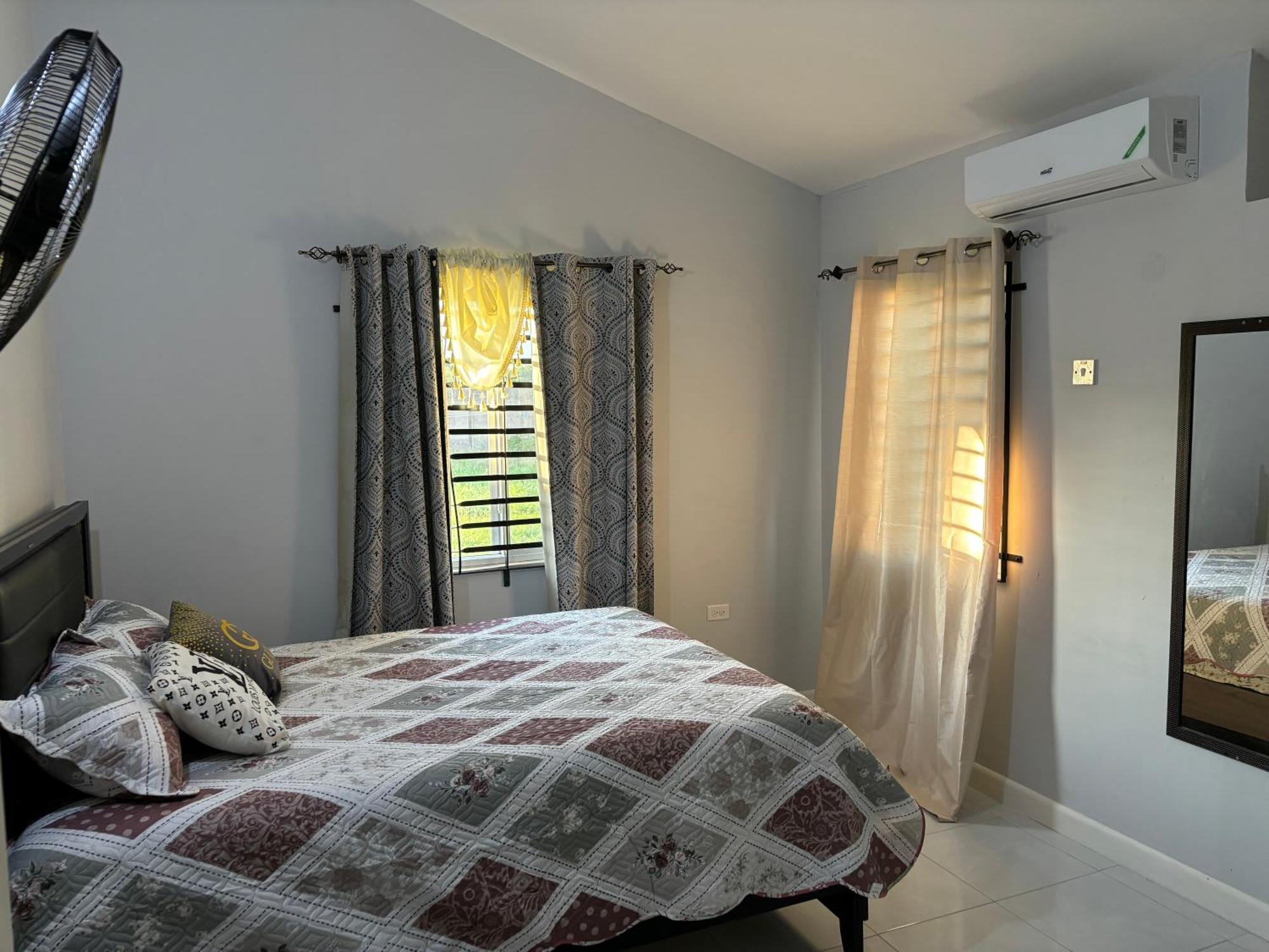 New 2Bdr Topical Getaway In Gated Community Bed & Breakfast Old Harbour Ngoại thất bức ảnh